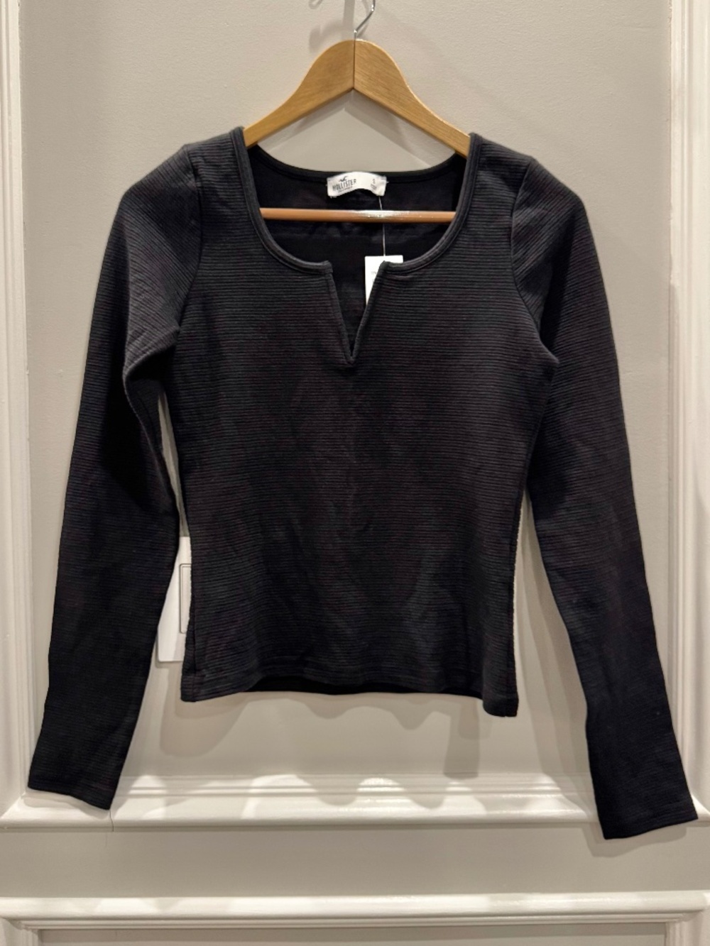 NWT Hollister Black Ribbed Long Sleeve Top Notch V-Neck Scoop Blouse S